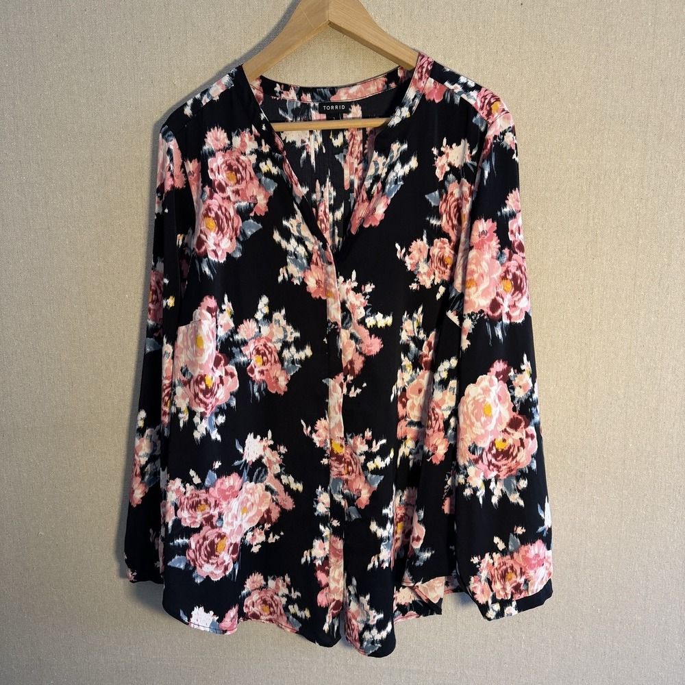 Torrid Watercolor Floral Print‎ Long Sleeve Button Down Blouse | Women's Plus 3X